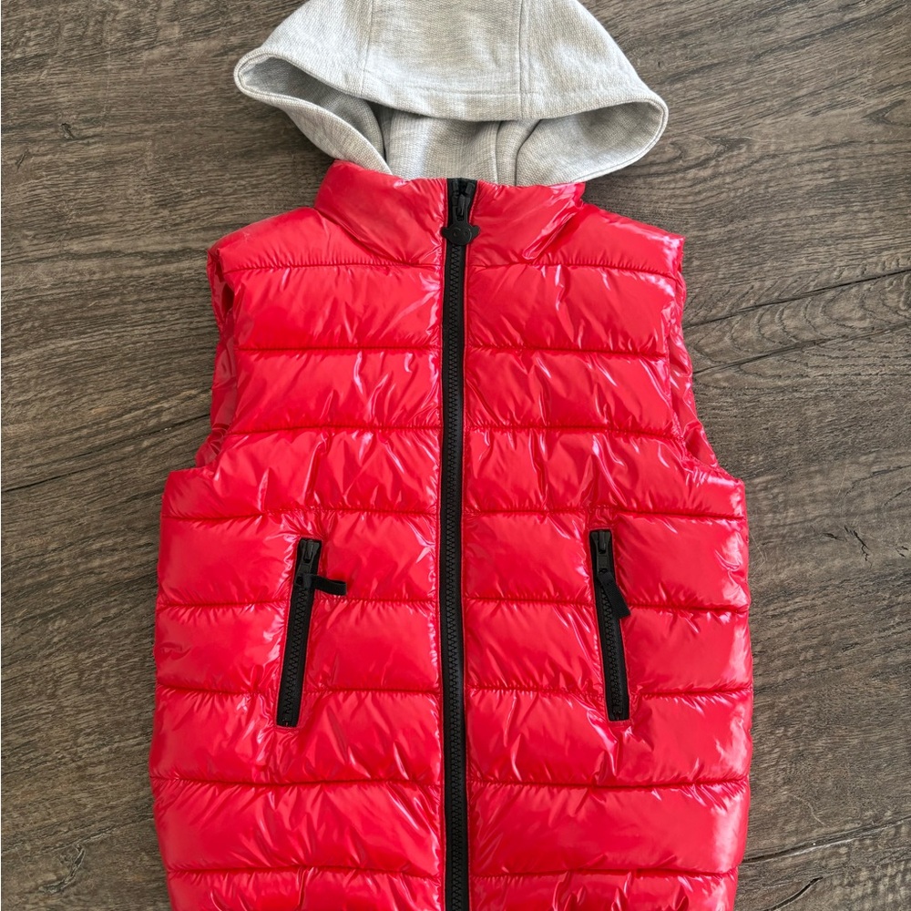 NEW no tags! Appaman Apex Puffer Vest in a bright red color with a grey hood.